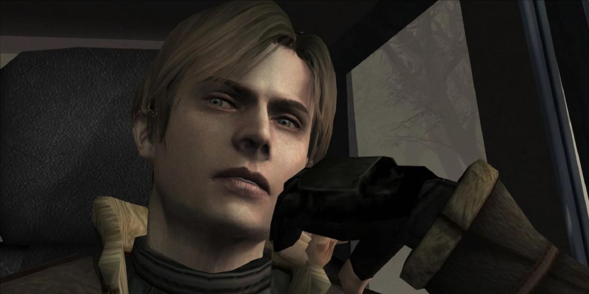 Leon na parte de trás da fortaleza na cena de abertura do Resident Evil 4 original, olhando para seus motoristas.