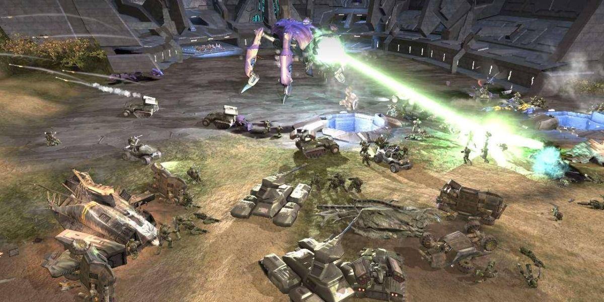 Unidades do UNSC lutando contra um Scarab Covenant em Halo Wars