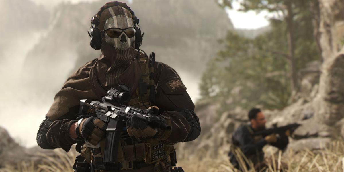 Uma foto de Ghost com Alejandro ao fundo em Call of Duty: Modern Warfare 2 (2022)