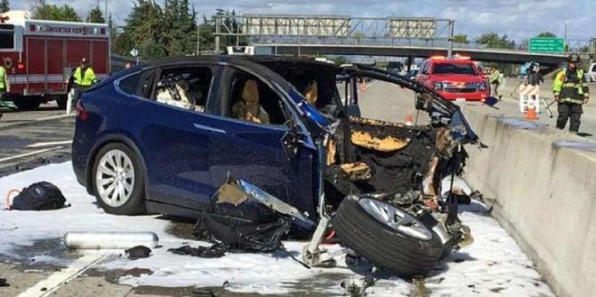 Motorista da Tesla morto durante piloto automático estava jogando videogame