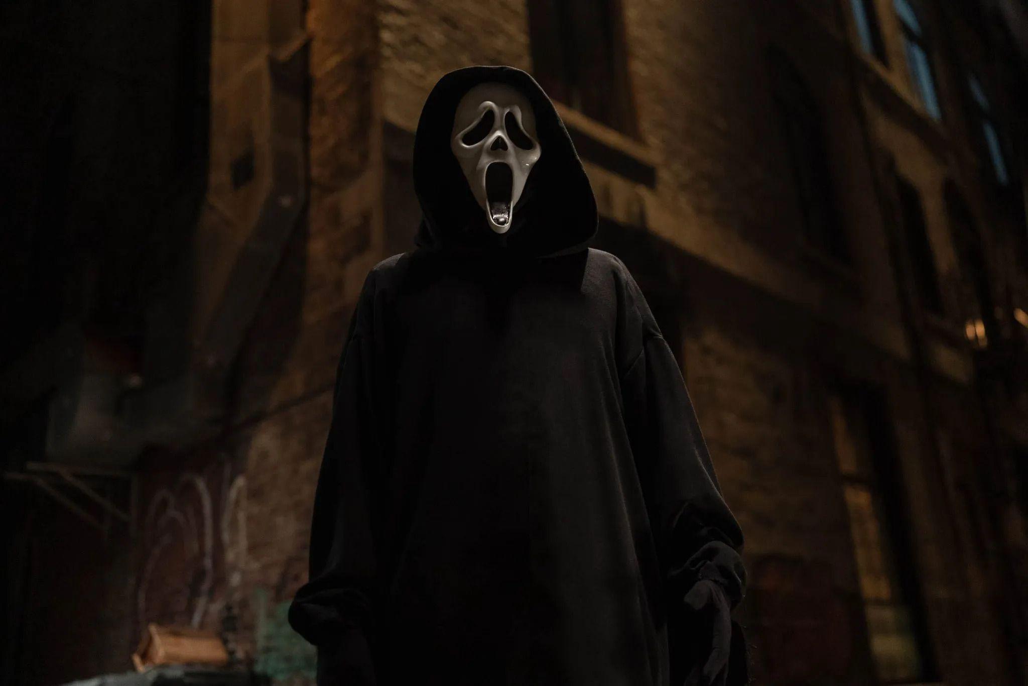 Nova foto de Scream 6 mostra Ghostface assumindo a cidade de Nova York