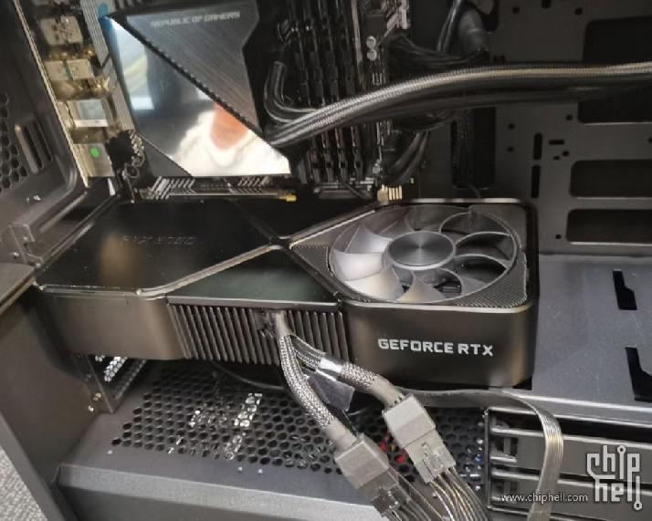 Nvidia GeForce RTX 3090 é enorme - mal cabe no gabinete de PC padrão