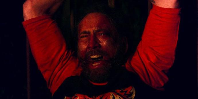 O filme mais louco de Nicolas Cage apresenta um duelo de motosserras