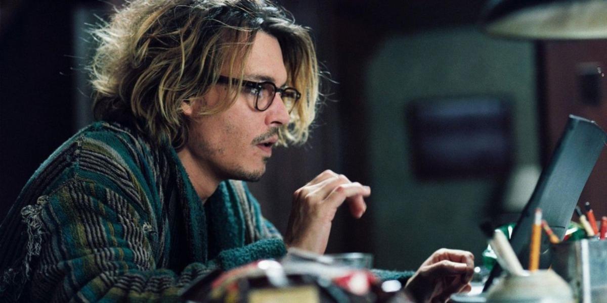 Johnny Depp como Mort escrevendo em Secret Window