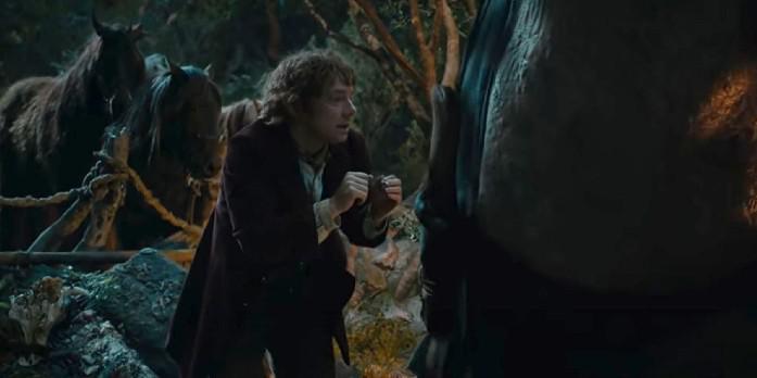 O Hobbit: Que criatura estranha entrega Bilbo aos trolls?