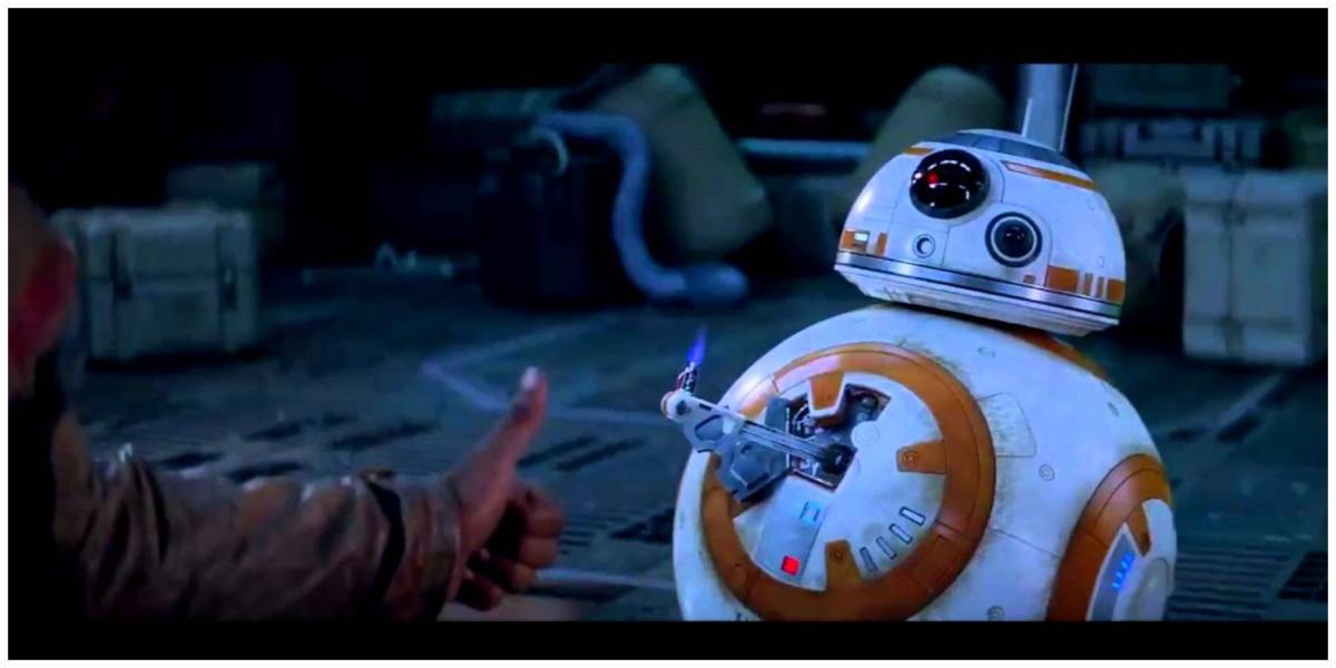 BB8 dando sinal de positivo em Star Wars: O Despertar da Força