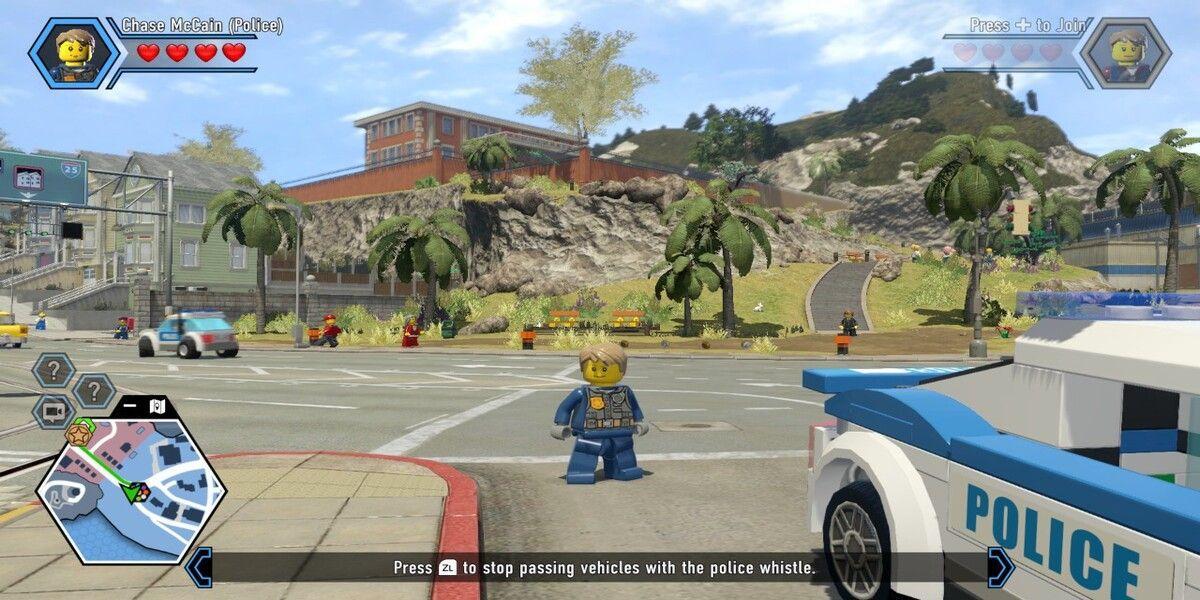 Lego City Undercover imagem de jogabilidade genérica do protagonista na frente de uma estrada