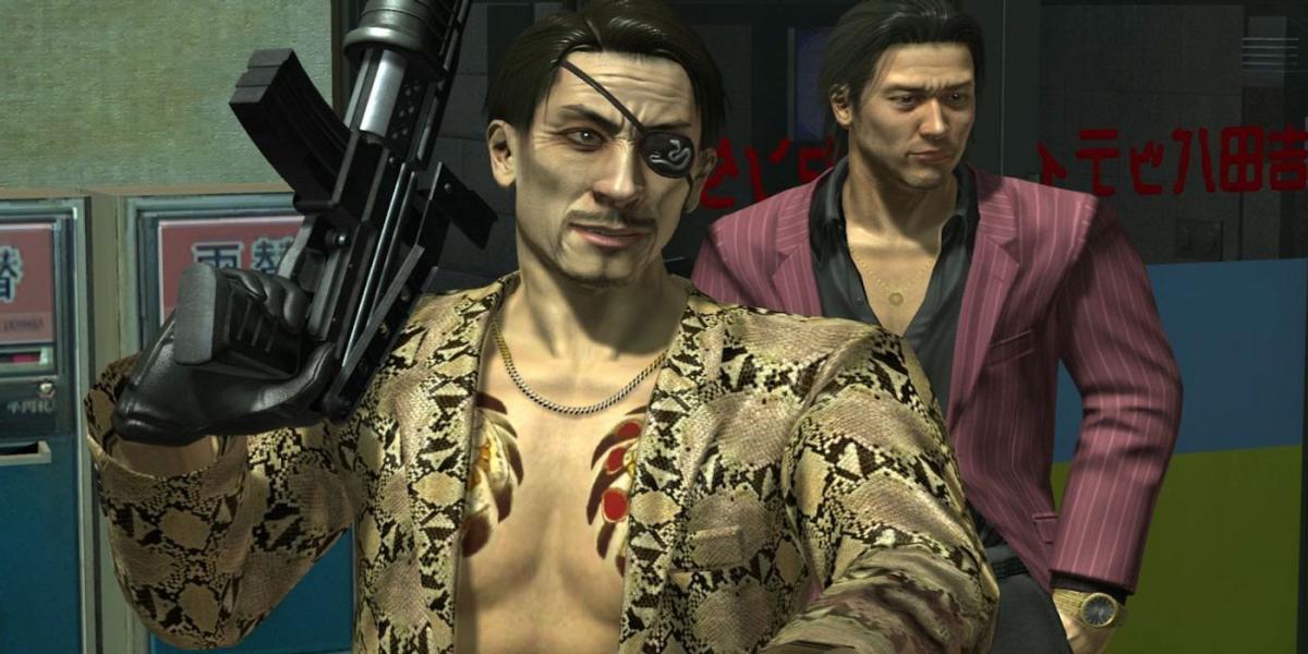 Captura de tela do jogo Yakuza Dead Souls de Goro Majima com uma arma