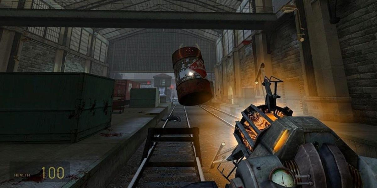 Half Life 2 Deathmatch disparando contra um barril inflamável