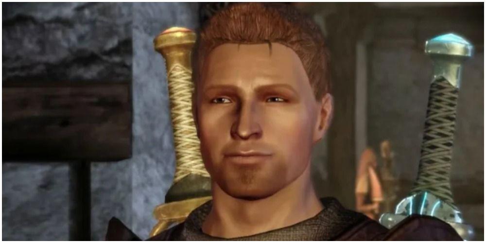 close-up de Alistair de Dragon Age Origins sorrindo