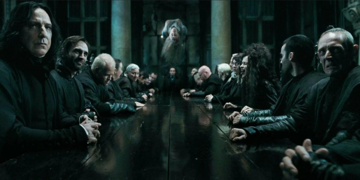 Um grupo de Comensais da Morte em Harry Potter