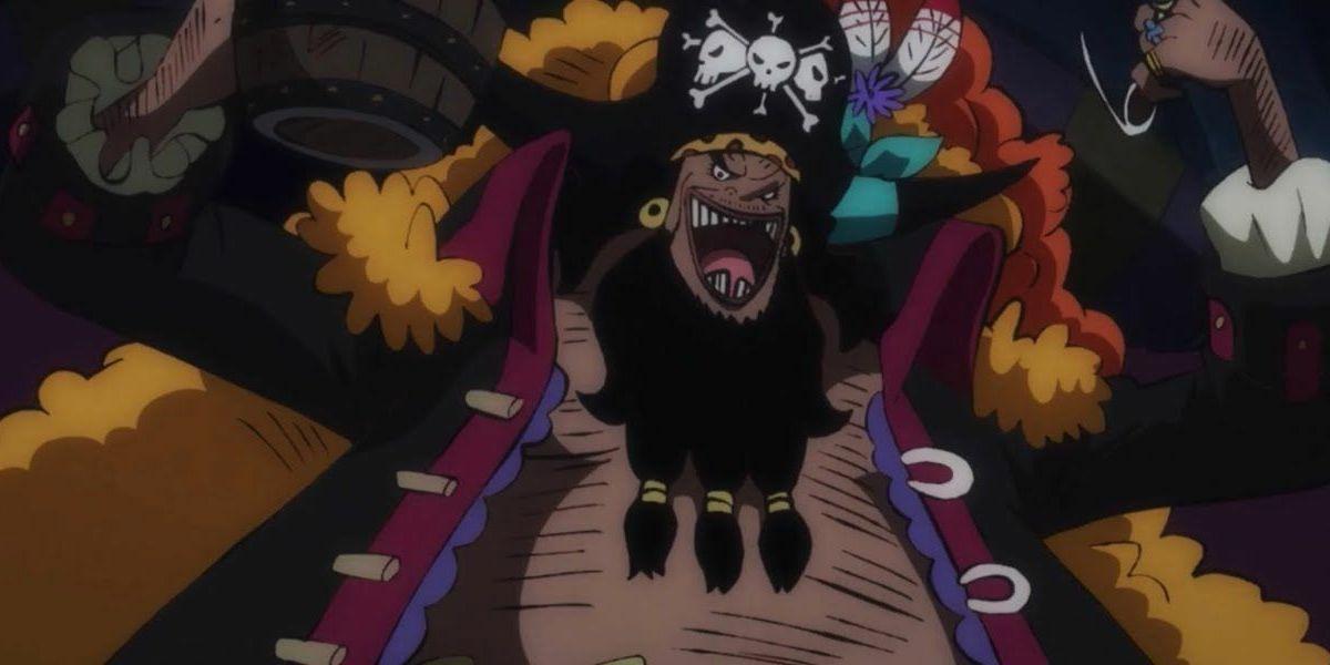 One Piece Barba Negra comemorando com sua tripulação