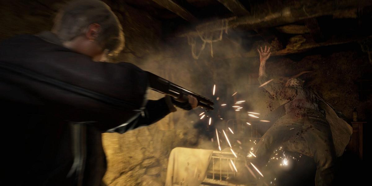 Imagem de Resident Evil 4 Remake mostrando Leon atirando em um aldeão infectado.