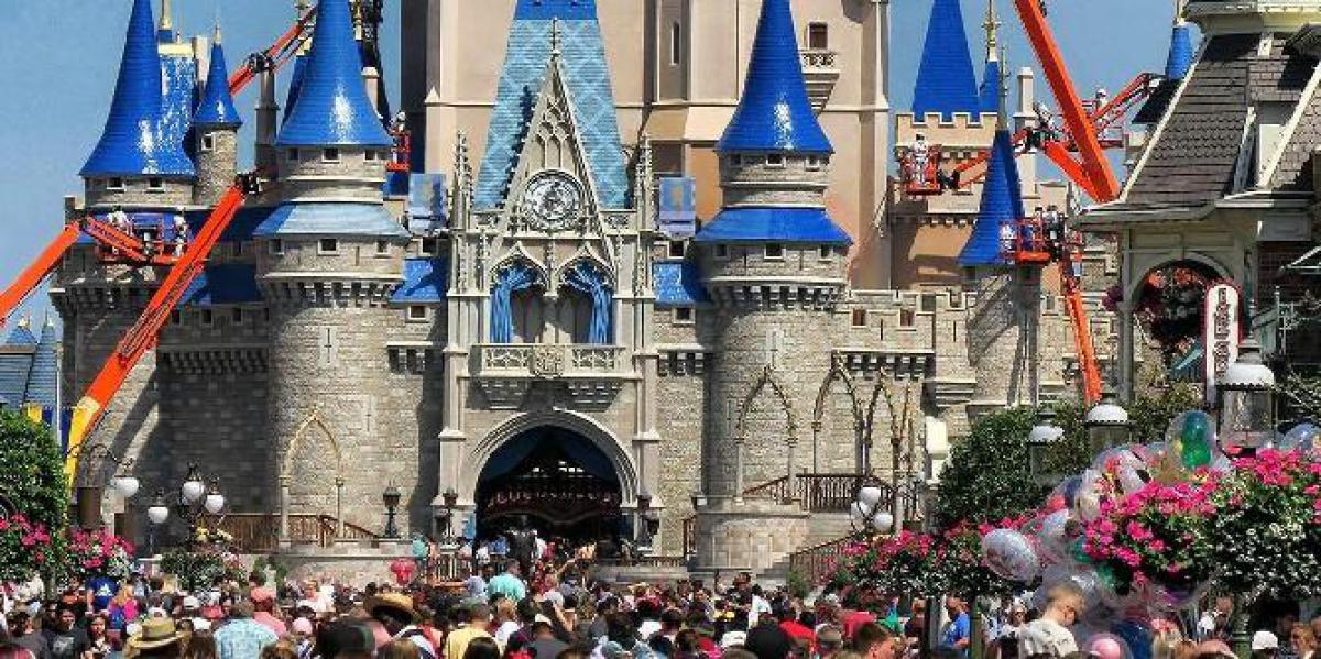 Parques temáticos da Disney lançam sistema de passe de distanciamento social para parques