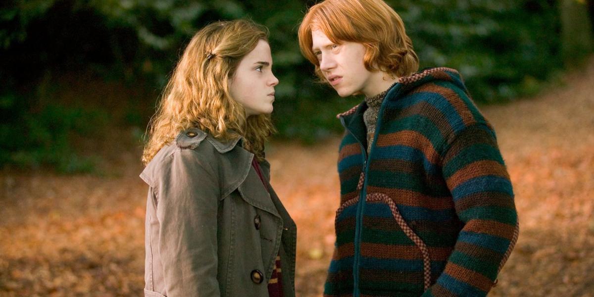 Hermione e Ron do lado de fora em Harry Potter