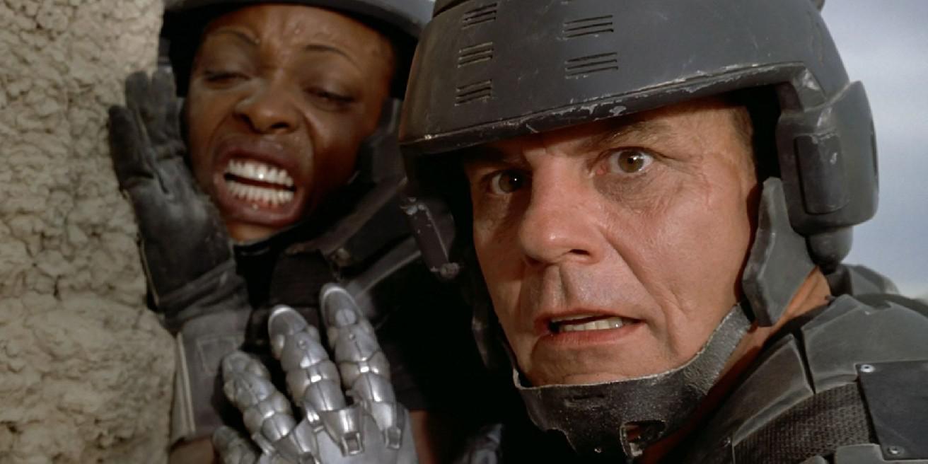 Por que Starship Troopers ainda é uma obra-prima de ficção científica 25 anos depois