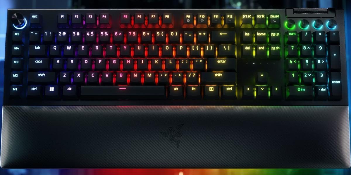 Razer revela o novo teclado para jogos BlackWidow V4 Pro