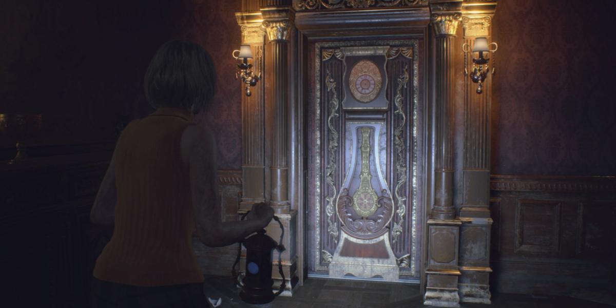 Ashley encontra o quebra-cabeça da porta Grandfather Clock em Resident Evil 4 Remake