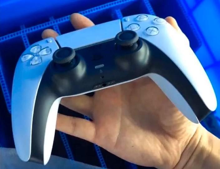 Revelada a primeira imagem do controle DualSense do PS5 na natureza