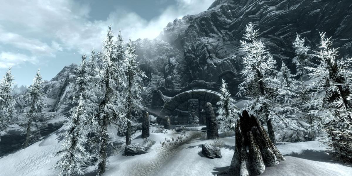 Uma captura de tela de um ambiente de neve do jogo Elder Scrolls - Skyrim