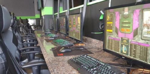 Rioters Destroy, Loot Gravity Gaming Lounge em Kenosha, Wisconsin