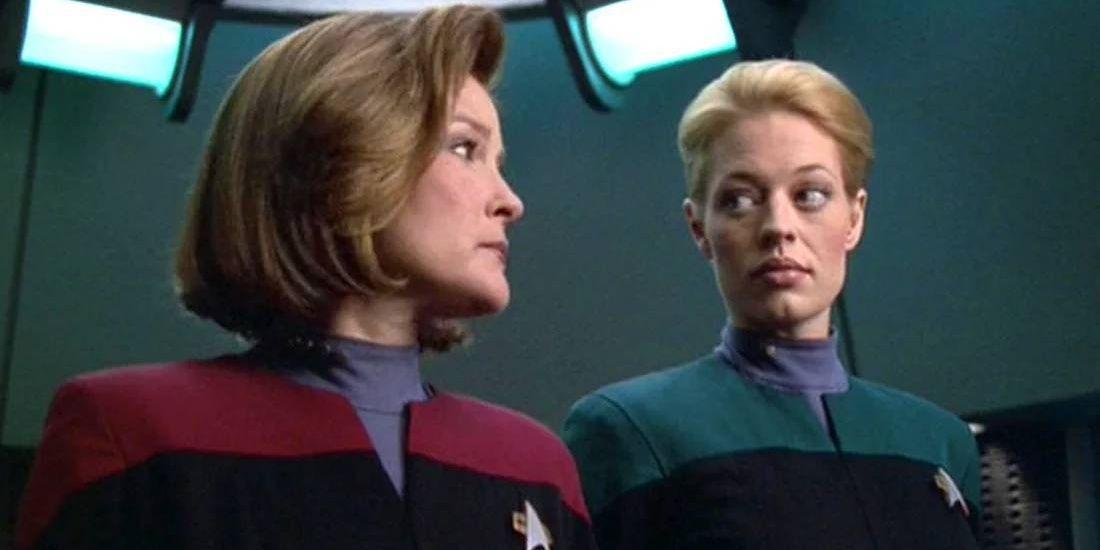Sete de nove olhando para o capitão Janeway
