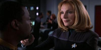 Star Trek: explicando os estranhos movimentos de carreira da Dra. Beverly Crusher