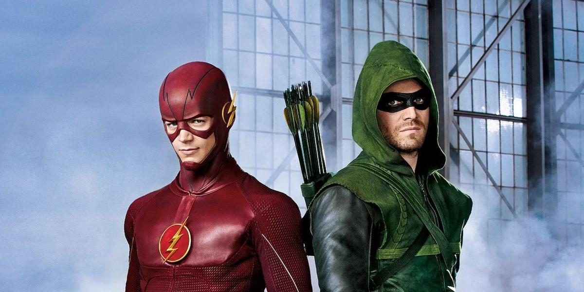 Stephen Amell retorna como Arqueiro Verde para a temporada final do Flash