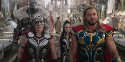 Taika Waititi compartilha pensamentos sobre Natalie Portman substituindo Chris Hemsworth como Thor