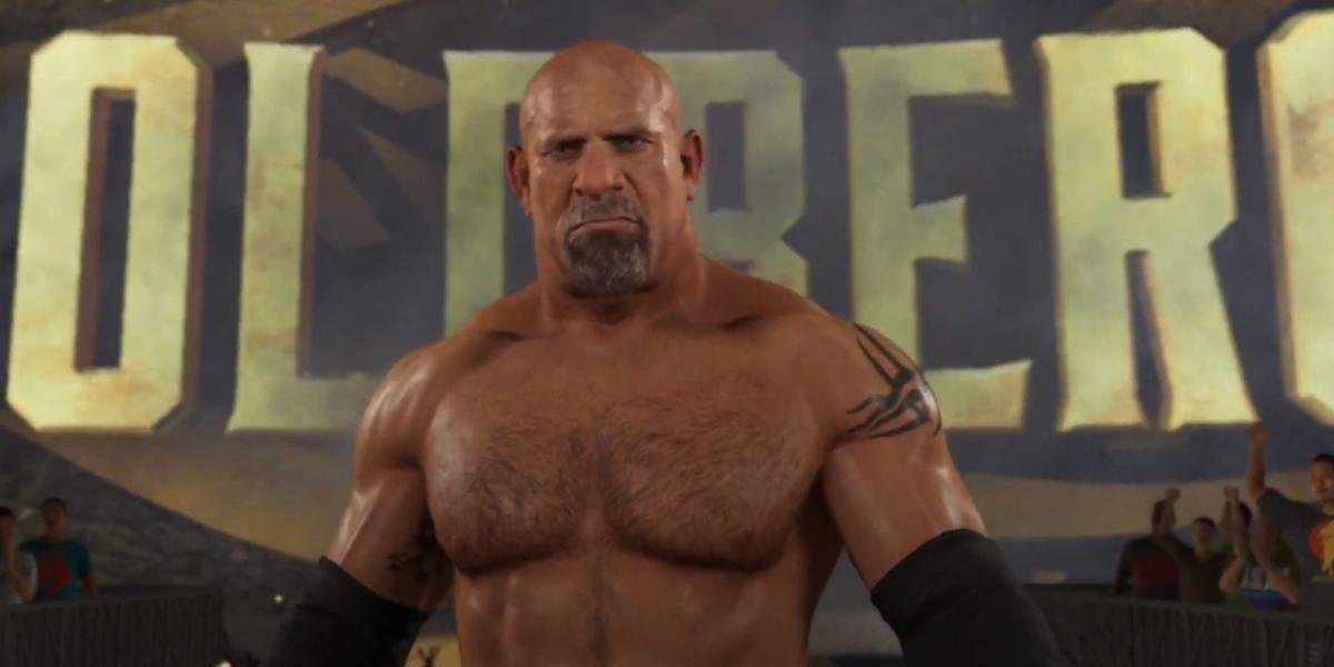 Um close-up de Goldberg caminhando em direção ao ringue em WWE2K23. Seu nome está escrito em letras douradas ao fundo.