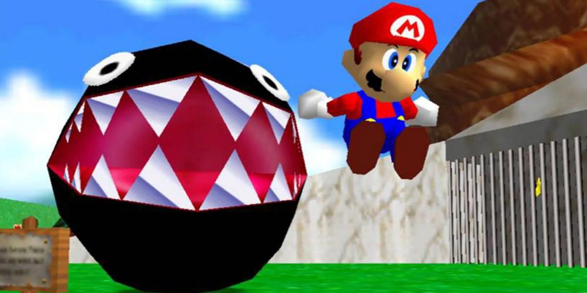 Captura de tela de Super Mario 64 mostrando Mario se afastando de um Chain Chomp.