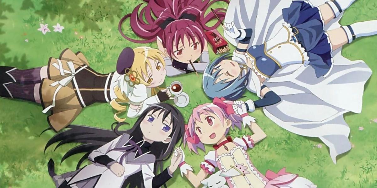 Protagonistas de Puella Magi Madoka Magica: Kyoko Sakura, Sayaka Miki, Madoka Kaname, Homura Akemi e Mami Tomoe.
