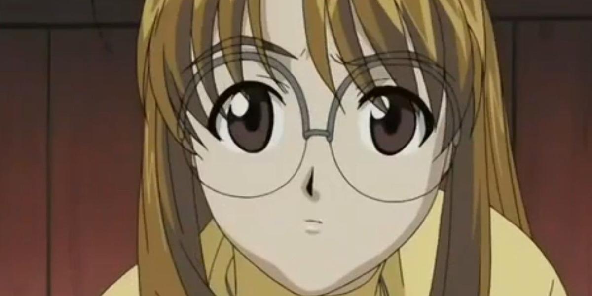Naru Narusegawa usando óculos
