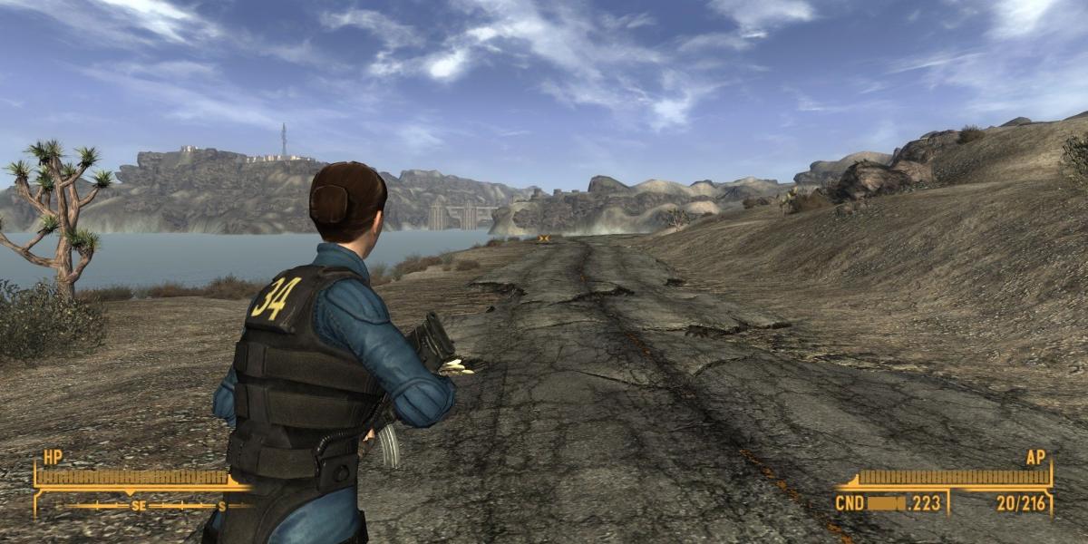 Jogador se movendo pelo Mojave Wasteland de Fallout New Vegas