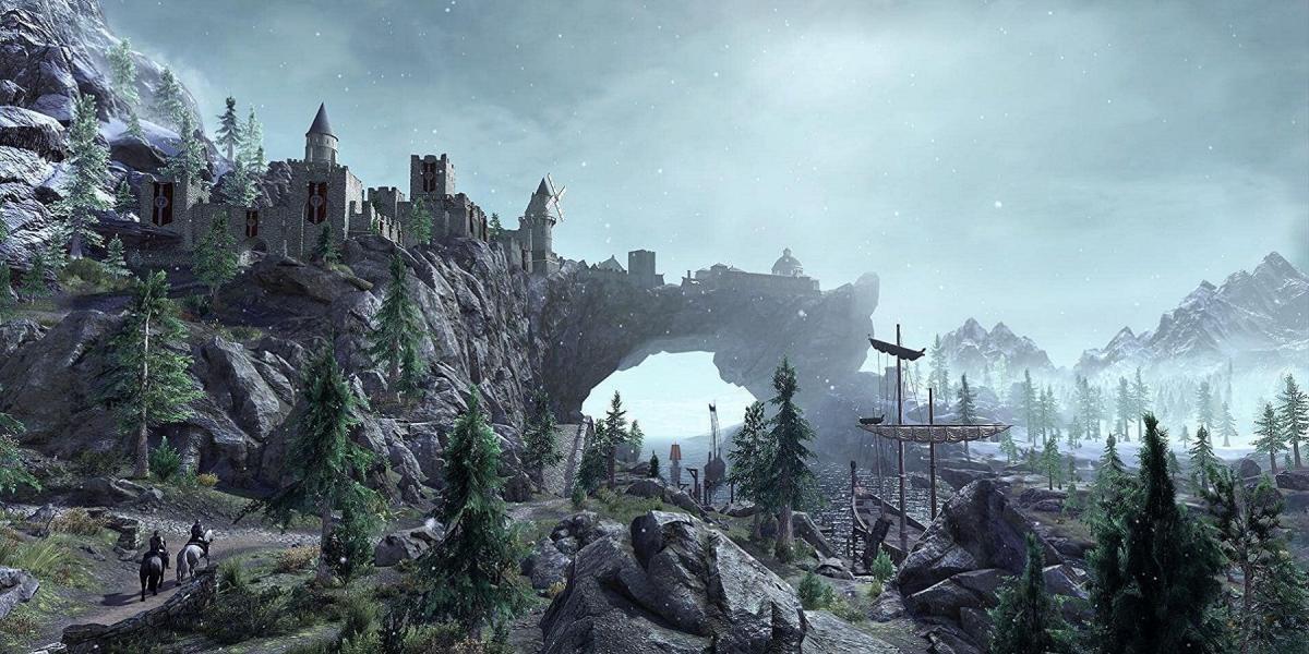 Imagem de Skyrim mostrando a cidade de Solitude ao longe, com as docas próximas.
