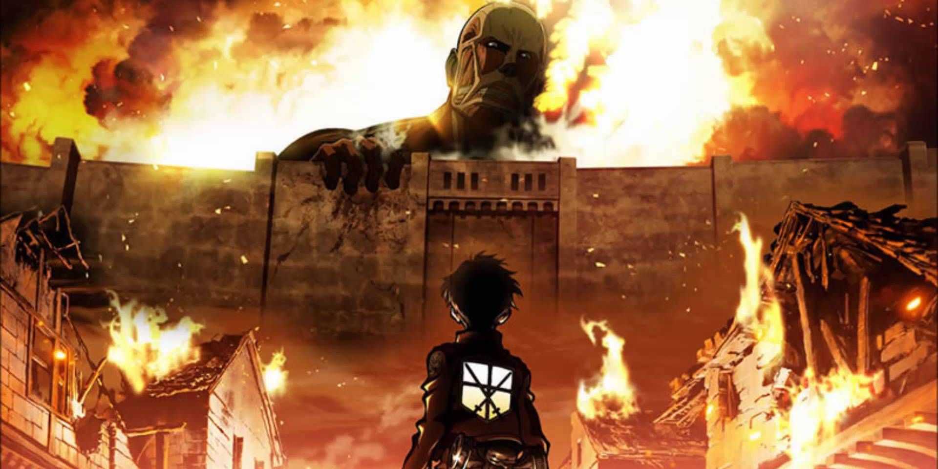 Eren em chamas olhando para o Titã Colossal