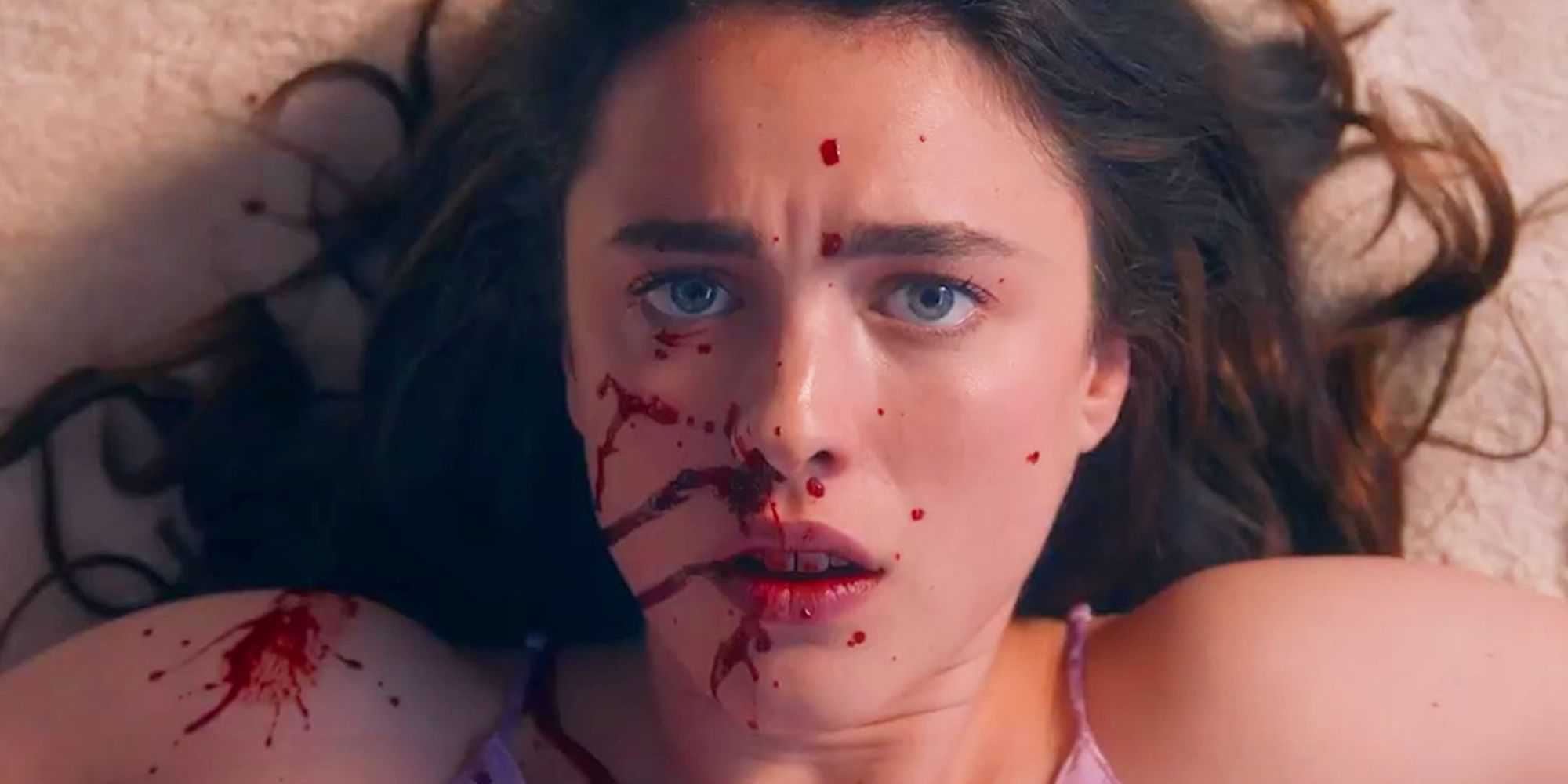 Margaret Qualley como Sue