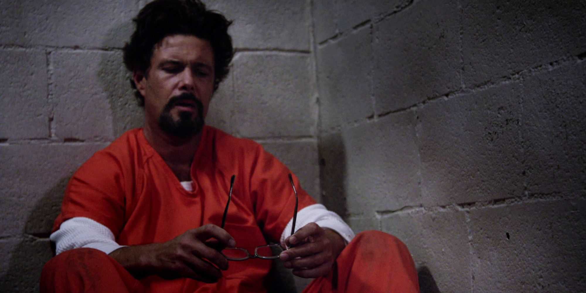 Tony-Almeida in solitary