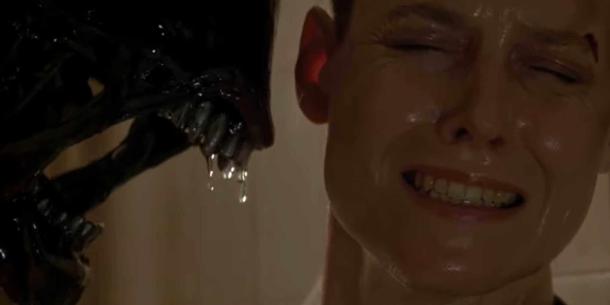 Runner Xenomorph rosnando para Ellen Ripley em Alien 3