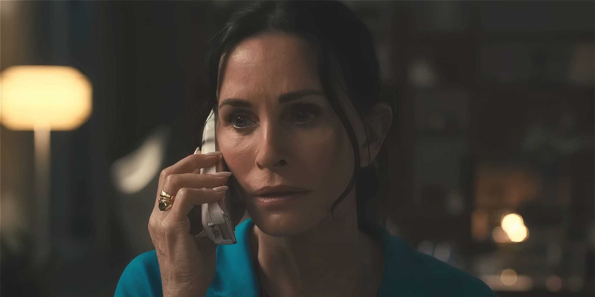 Gale Weathers no telefone com Ghostface