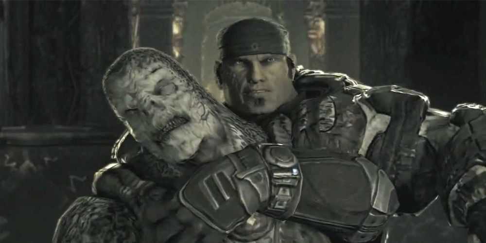 Gears of War 2 Trailer Marcus Fenix holding Locust Drone as Meatshield