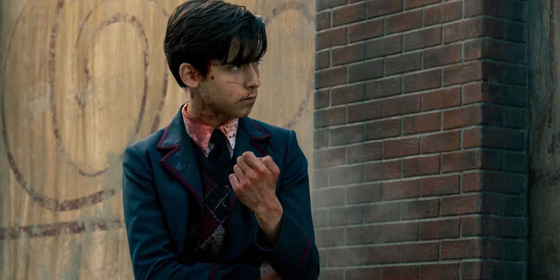 Cinco com sangue no uniforme na Umbrella Academy