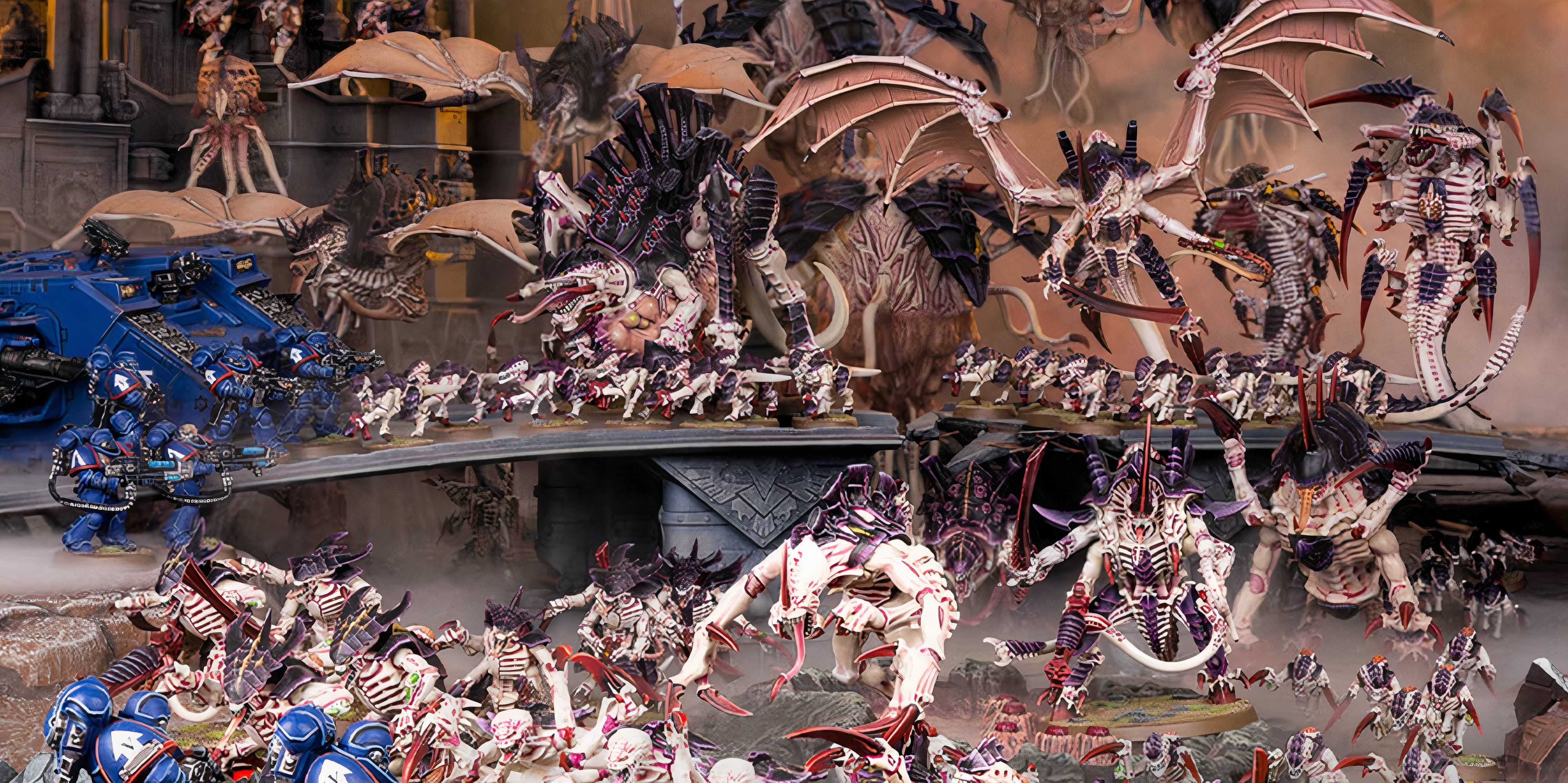 Warhammer 40k: X razões para jogar Tyranids Muitos modelos Tyranids lutando contra fuzileiros navais espaciais