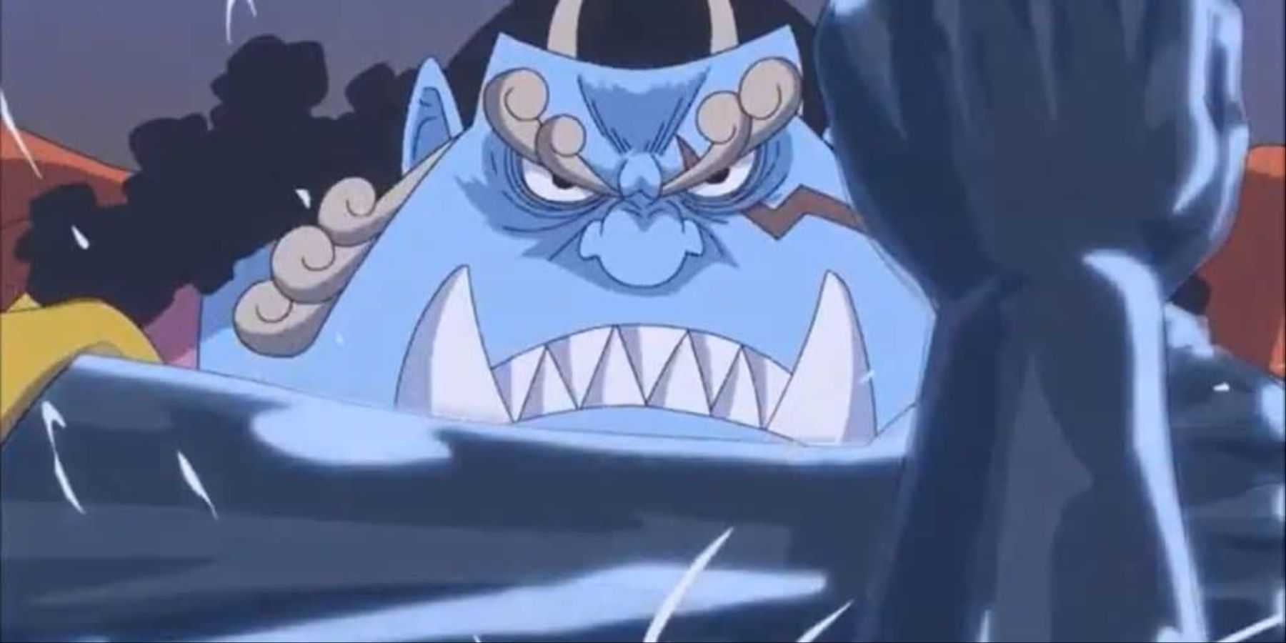 Jinbei usando Busoshoku Haki enquanto luta contra quem é quem em Wano em One Piece