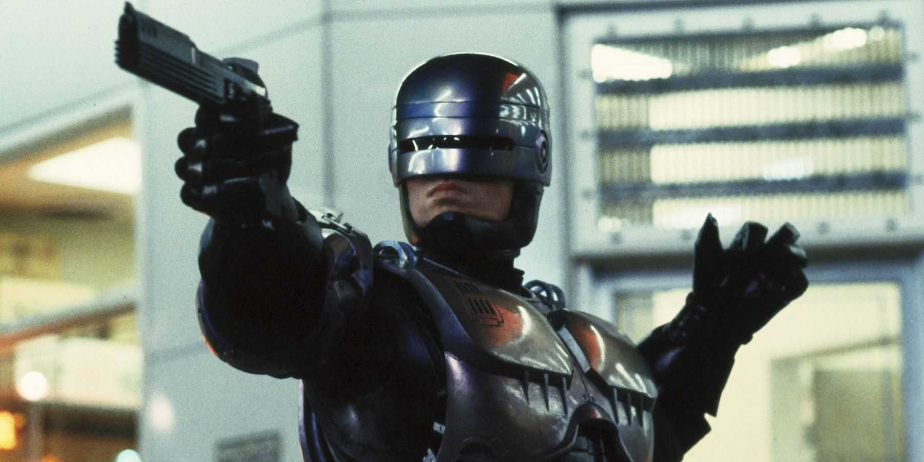 RoboCop com uma arma