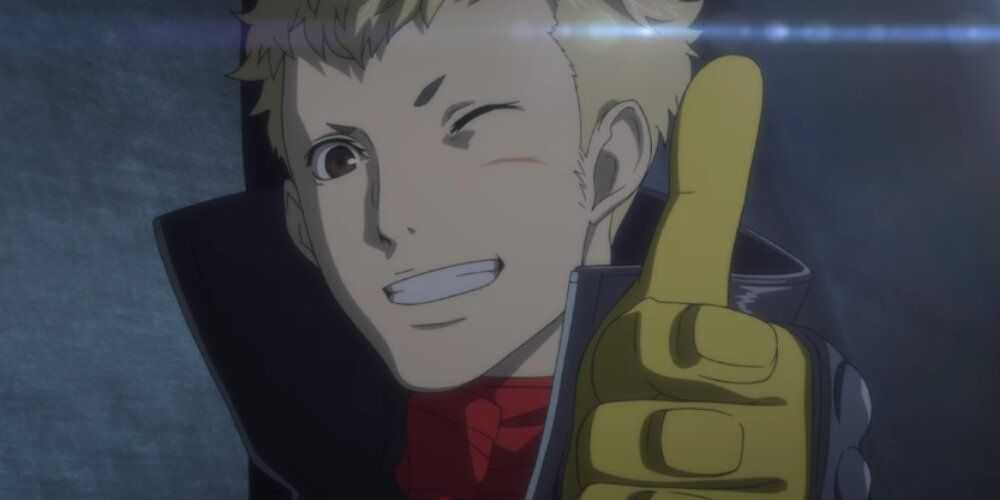 Ryuji com o polegar para cima