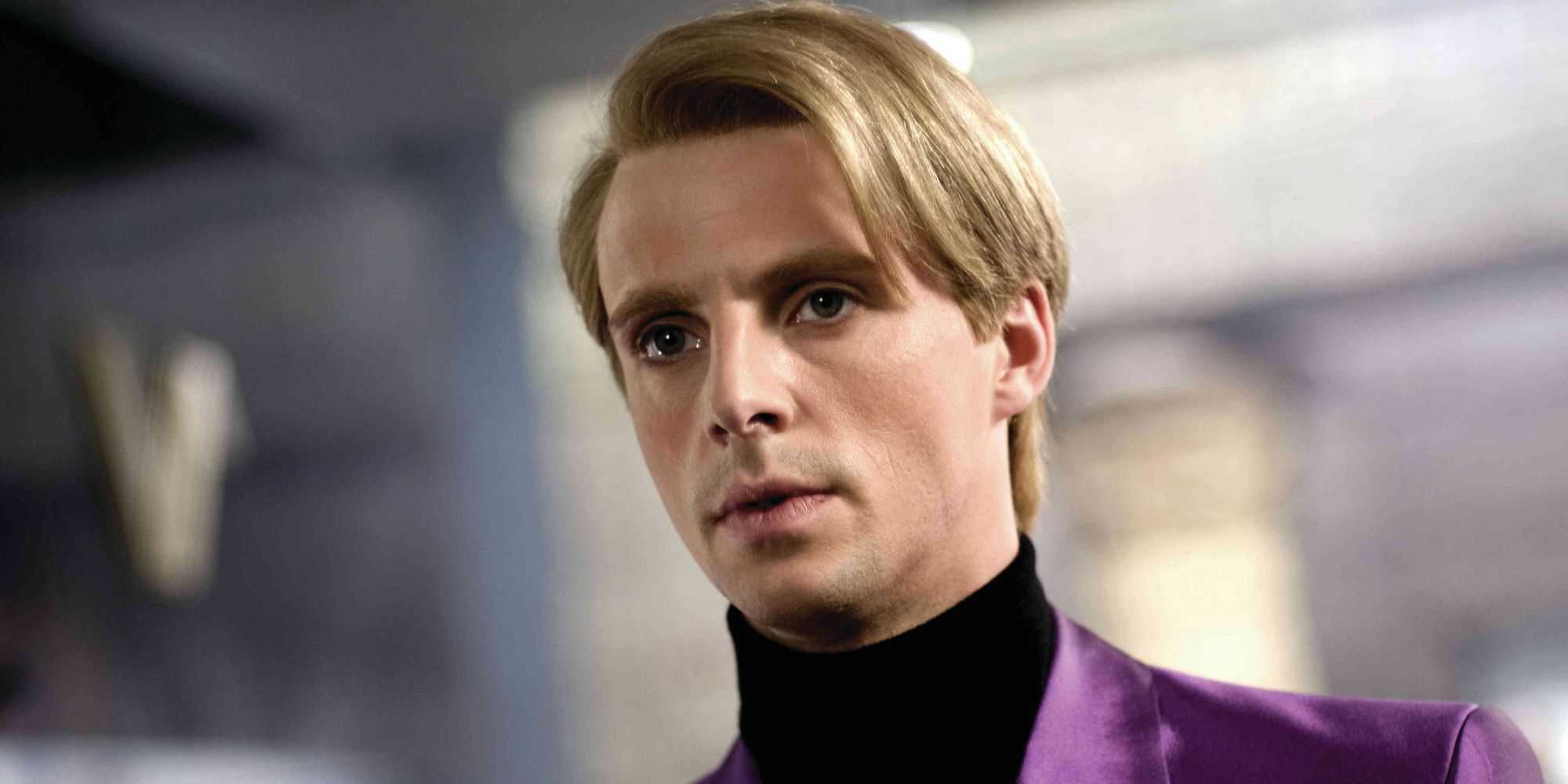 Ozymandias from Watchmen wearing a puple suit