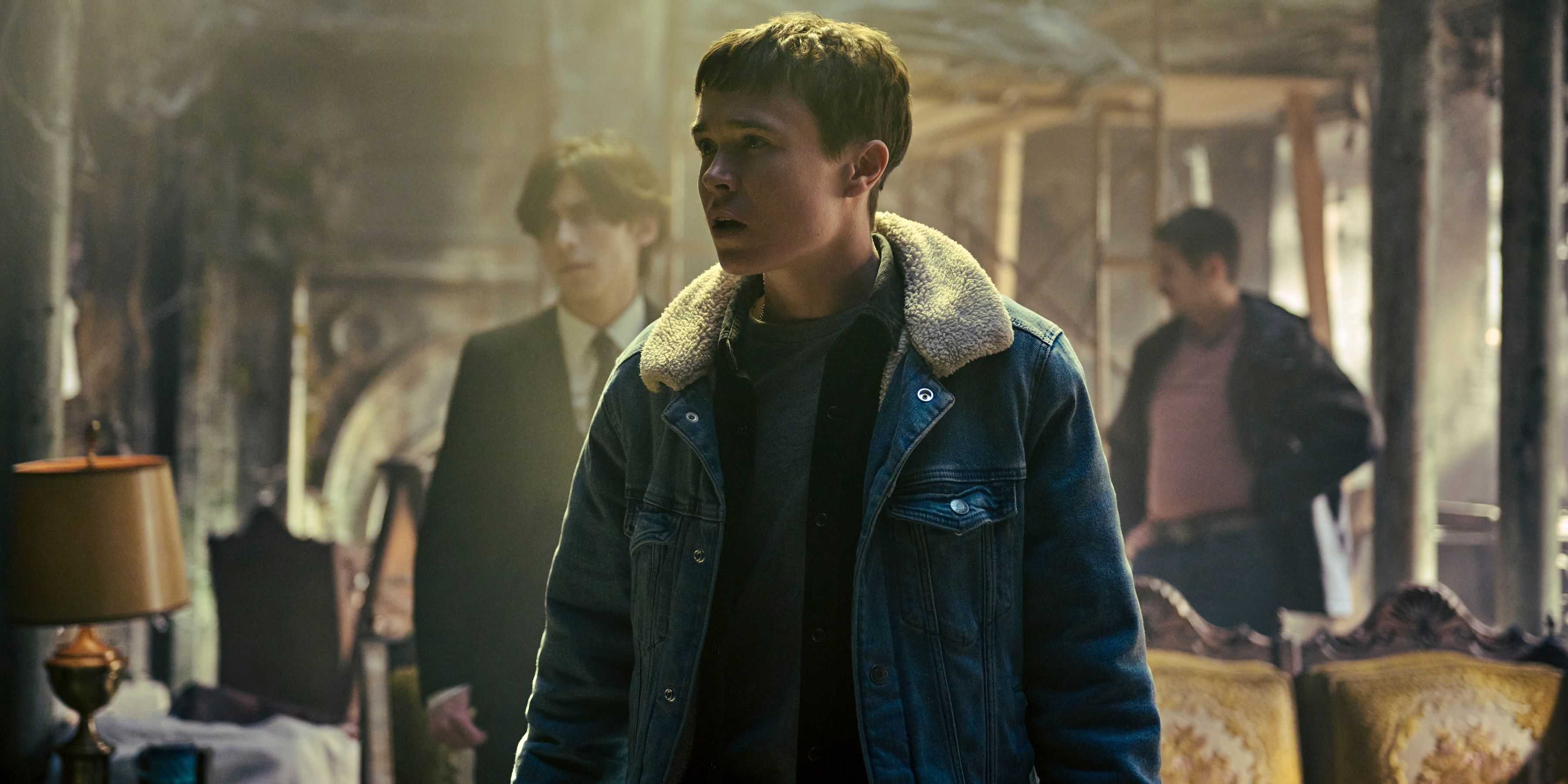 aidan-gallagher-number-five-elliot-umbrella-academy Cropped