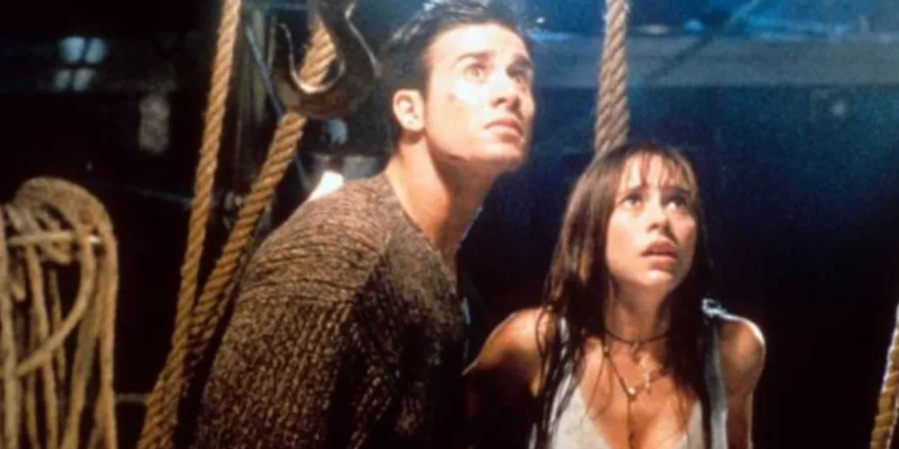 Ray (Freddie Prince Jr.) and Julie (Jennifer Love Hewitt) in I Know What You Did Last Summer 