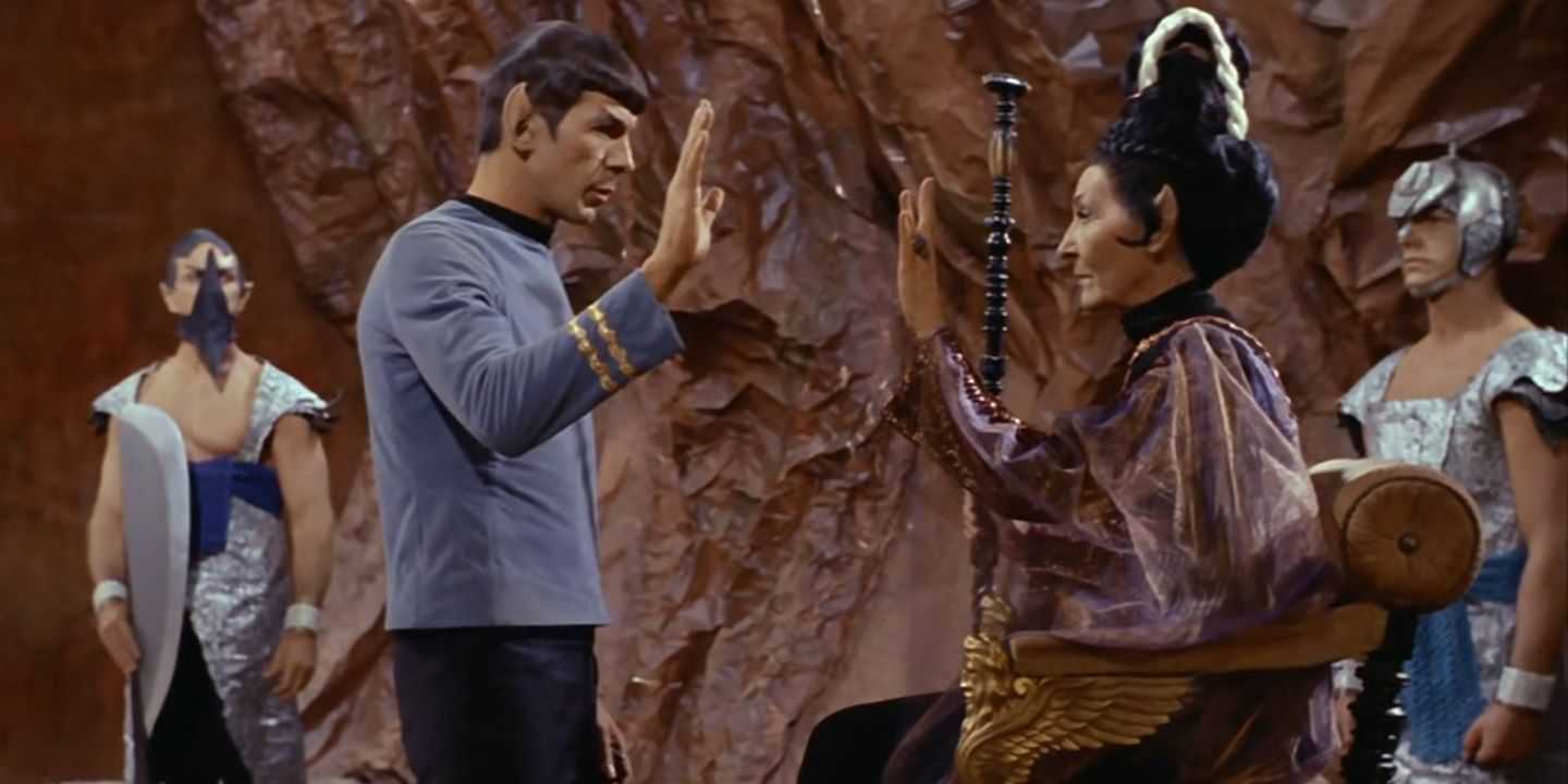 Spock e T'Pau em Tempos Loucos.